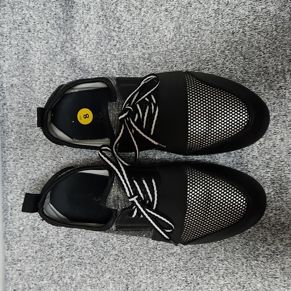 Twisted Synergy Silver and Black Lace Up Sneakers / Tennis Shoes.  Size 8. - Picture 1 of 5